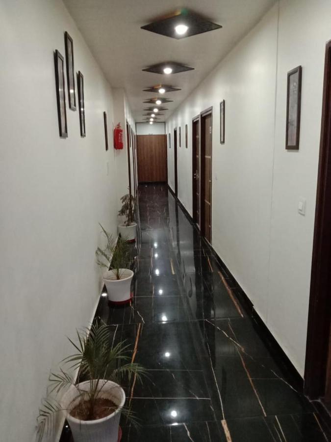 Oyo Flagship Hotel Ambani Zirakpur Ngoại thất bức ảnh