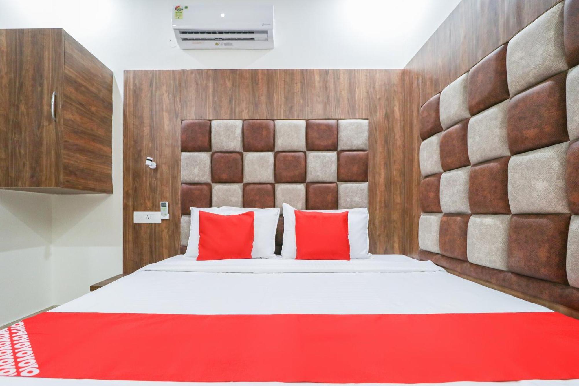 Oyo Flagship Hotel Ambani Zirakpur Ngoại thất bức ảnh