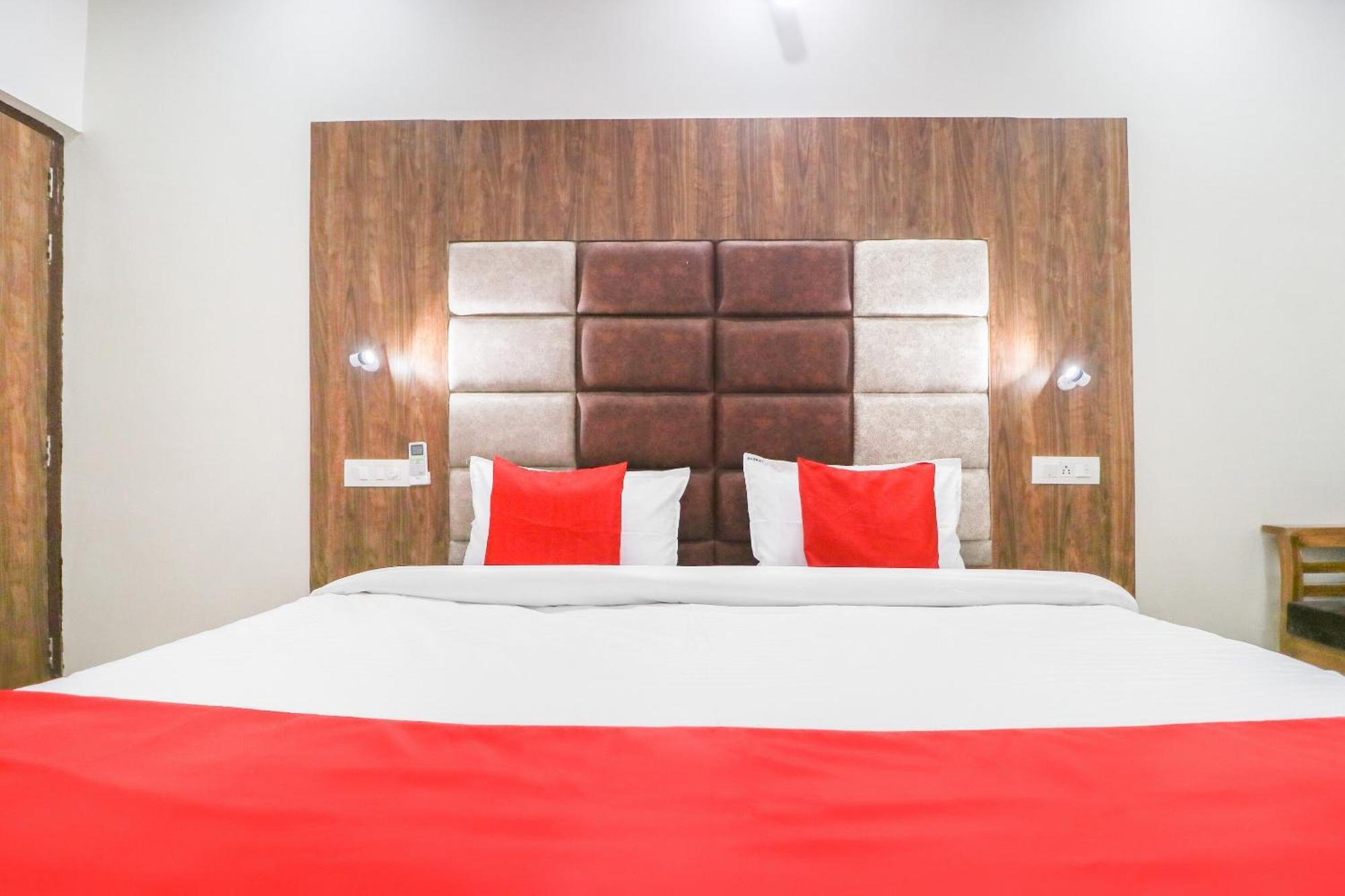 Oyo Flagship Hotel Ambani Zirakpur Ngoại thất bức ảnh